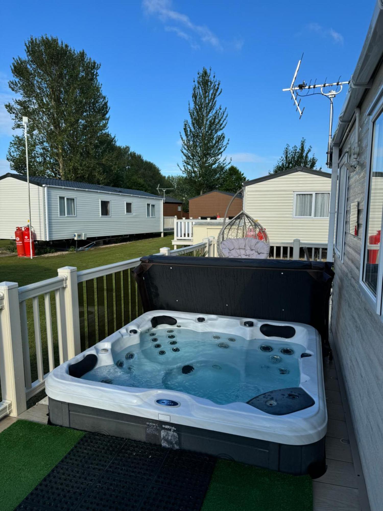 Hot Tub Retreat At Tattershall Lakes Zewnętrze zdjęcie